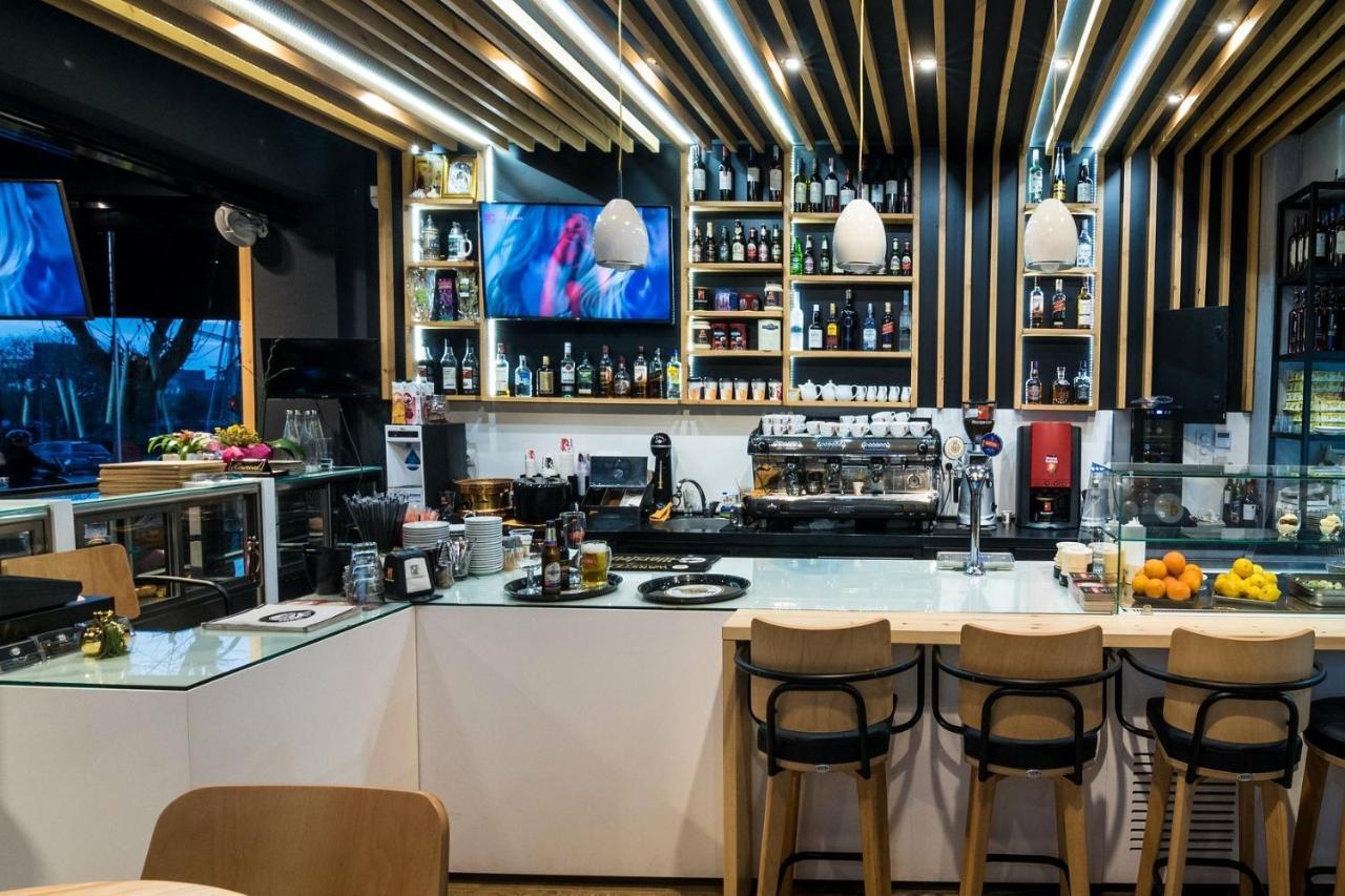 Blackhaus Apartments テッサロニキ エクステリア 写真