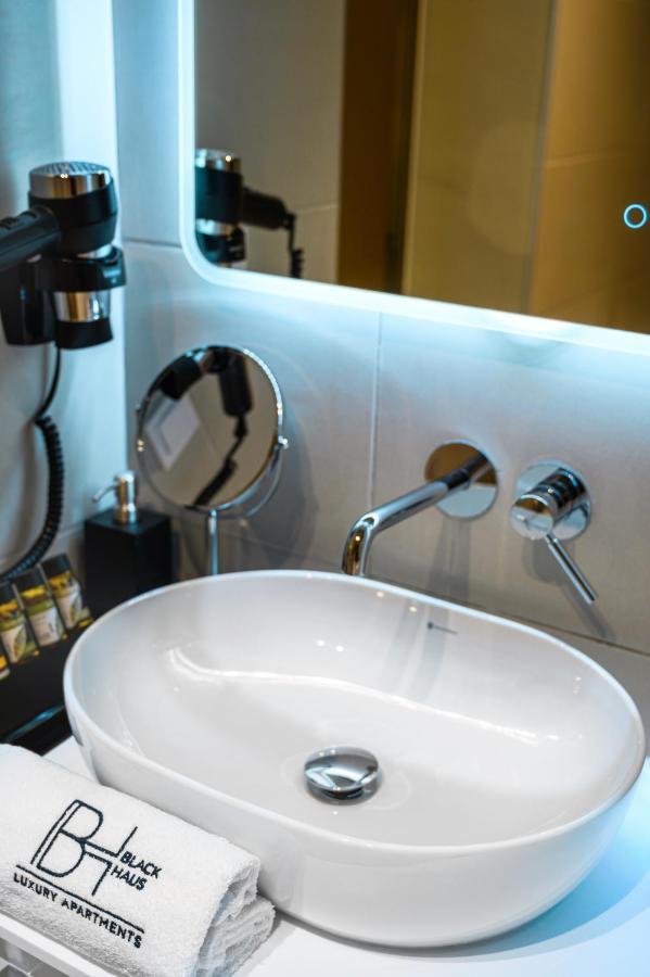 Blackhaus Apartments テッサロニキ エクステリア 写真